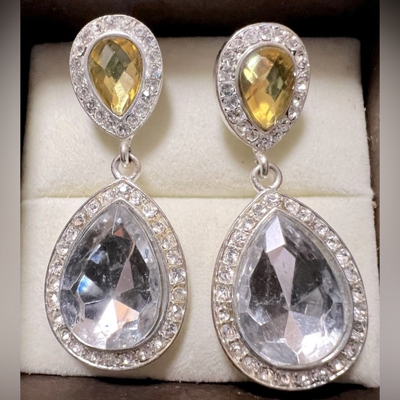 Macy’s Teardrop Earrings - Picture 2 of 5